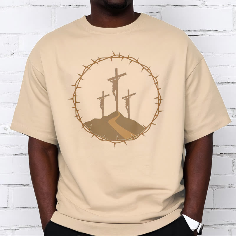 Christianartworkshop – Kurzärmliges, gewaschenes T-Shirt im minimalistischen Stil mit drei Kreuzen von Calvary