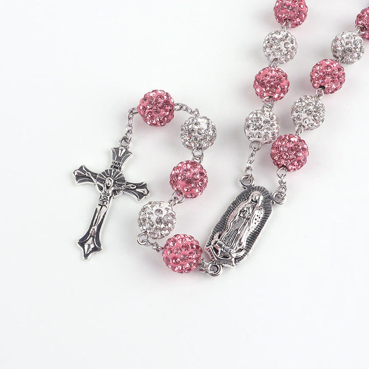 Christianartworkshop Rosenkranz „Unsere Liebe Frau von Guadalupe & Kruzifix“ aus runder, rosa-weißer Polymer-Ton-Legierung, 10 mm