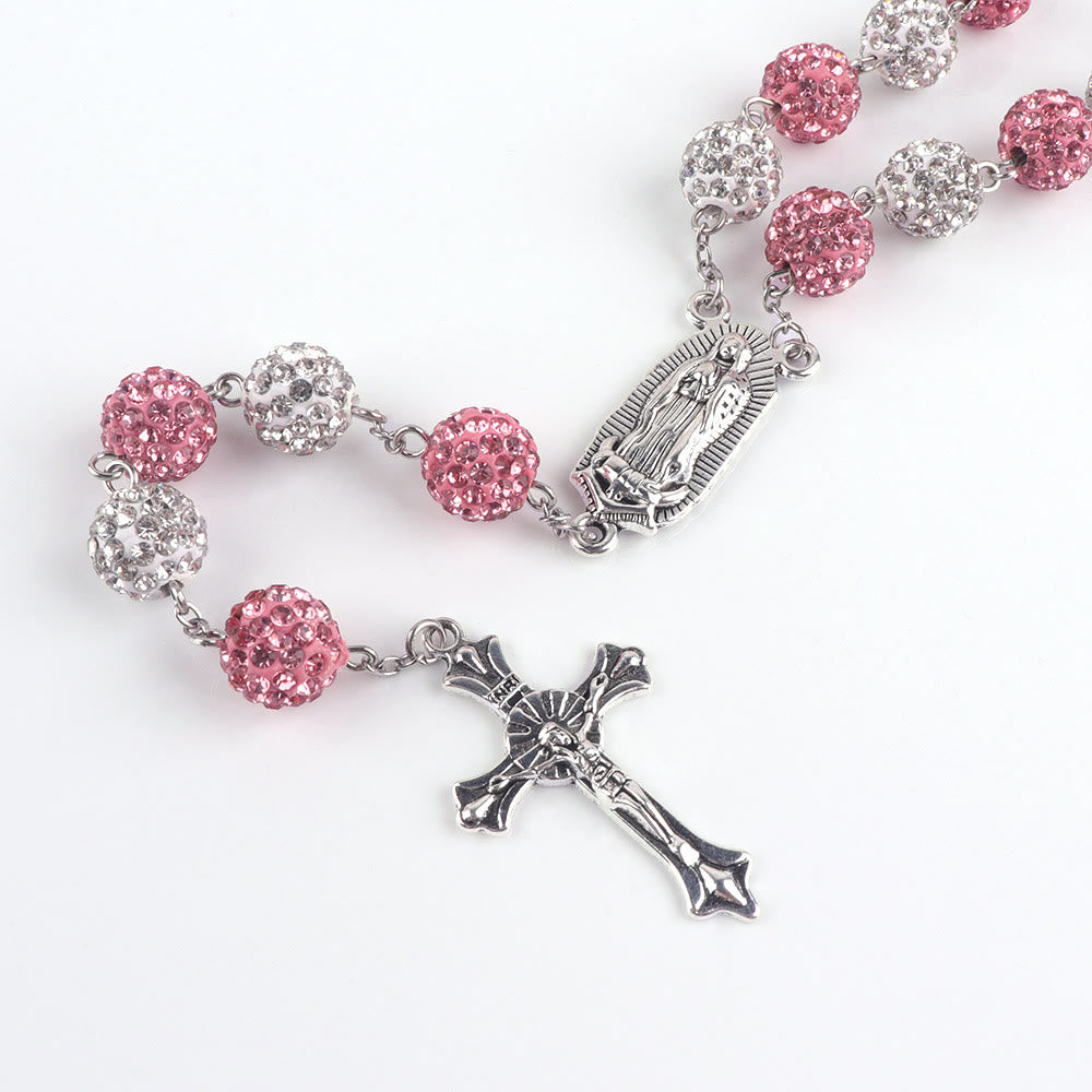 Christianartworkshop Rosenkranz „Unsere Liebe Frau von Guadalupe & Kruzifix“ aus runder, rosa-weißer Polymer-Ton-Legierung, 10 mm