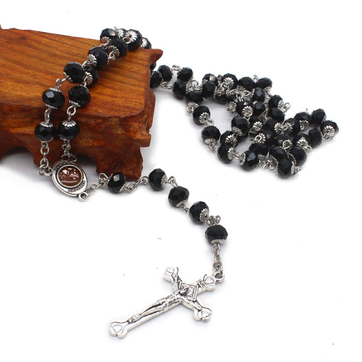 Christianartworkshop Madonna mit Kind und Kruzifix aus 6 x 8 mm Polyeder, mehrfarbige Glaslegierung, Rosenkranzkette