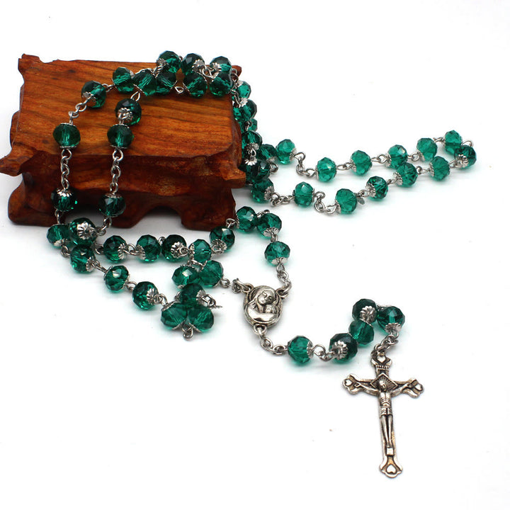 Christianartworkshop Madonna mit Kind und Kruzifix aus 6 x 8 mm Polyeder, mehrfarbige Glaslegierung, Rosenkranzkette