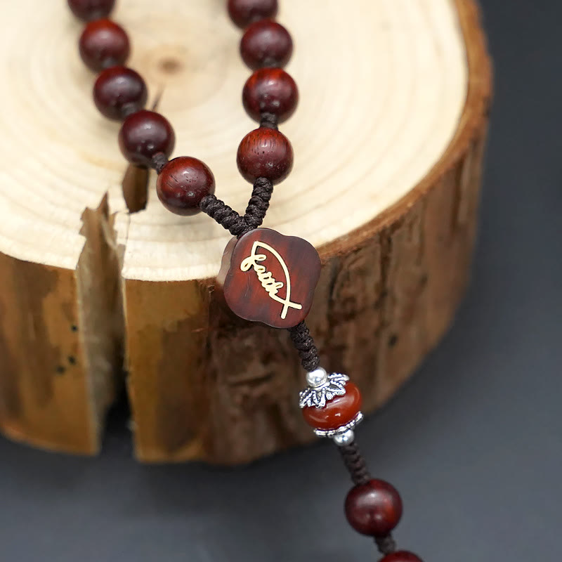 Christianartworkshop Jesuskreuz aus 8 mm rundem Rosenkranz aus braun/schwarzem Sandelholz und Nylonschnur