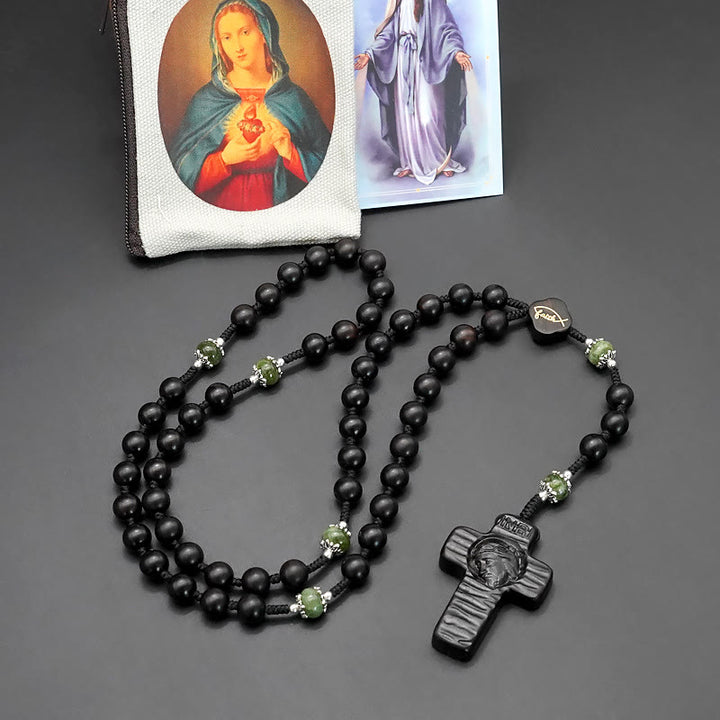 Christianartworkshop Jesuskreuz aus 8 mm rundem Rosenkranz aus braun/schwarzem Sandelholz und Nylonschnur