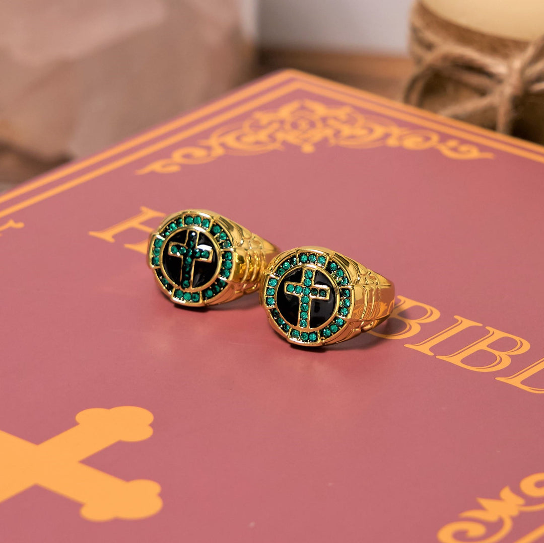 Christianartworkshop Ring im Retro-Stil mit grünen Edelsteinen und Kreuz, goldene Legierung - image 2