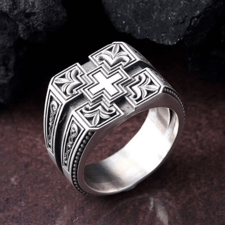 Christianartworkshop Ring mit aufwendigem gotischem Kreuz, kräftiger und detaillierter Stil, religiöser Schmuck - Einstellbar - image 0