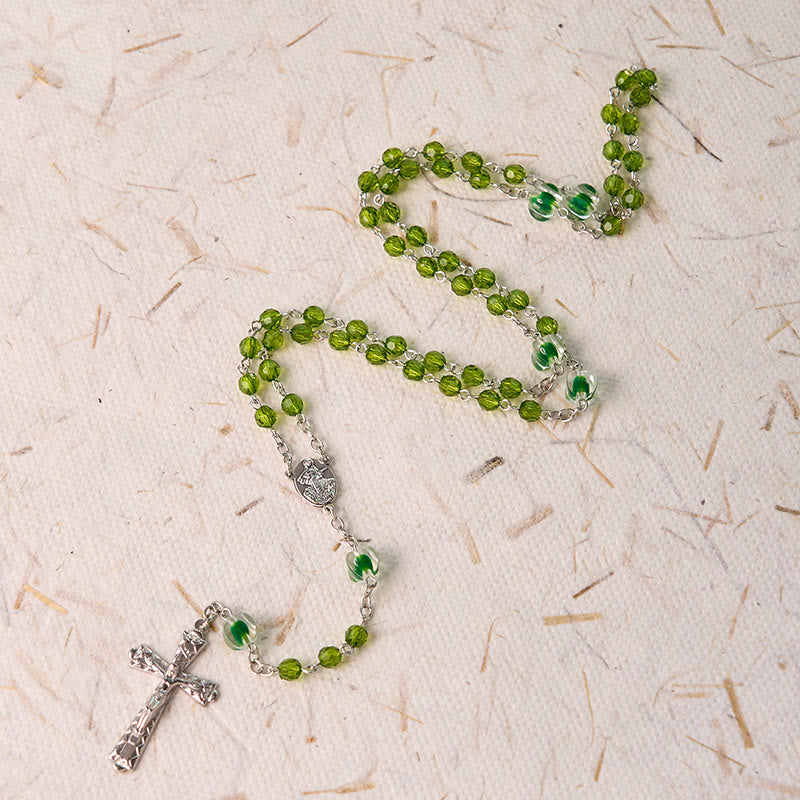 Christianartworkshop Mariä Himmelfahrt & Kruzifix aus 6 mm Polyeder, grüner Kristall, Legierung, Rosenkranzkette