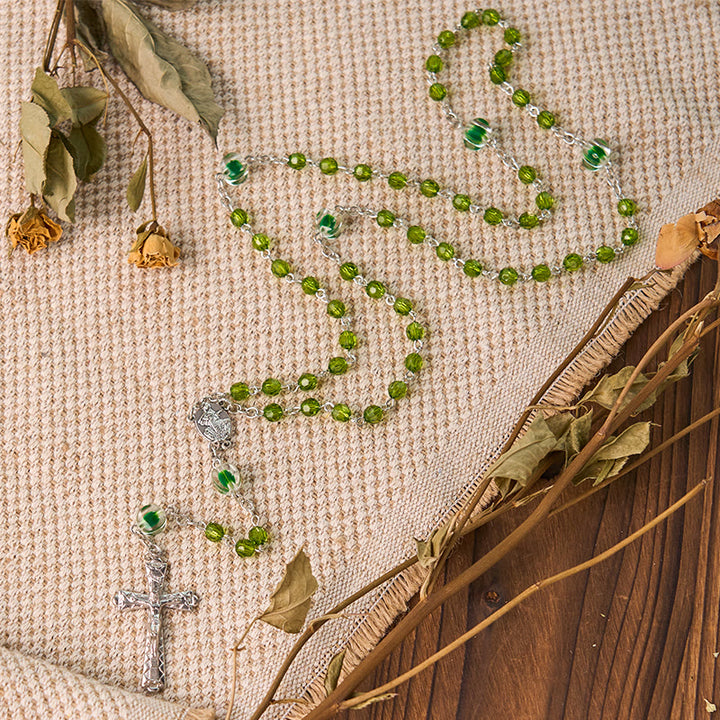Christianartworkshop Mariä Himmelfahrt & Kruzifix aus 6 mm Polyeder, grüner Kristall, Legierung, Rosenkranzkette