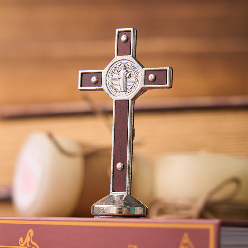 Christianartworkshop Europäisches klassisches traditionelles Benediktkreuz-Ornament mit Holzeinlage