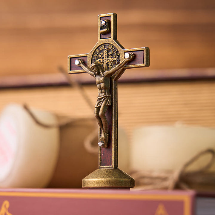 Christianartworkshop Europäisches klassisches traditionelles Benediktkreuz-Ornament mit Holzeinlage