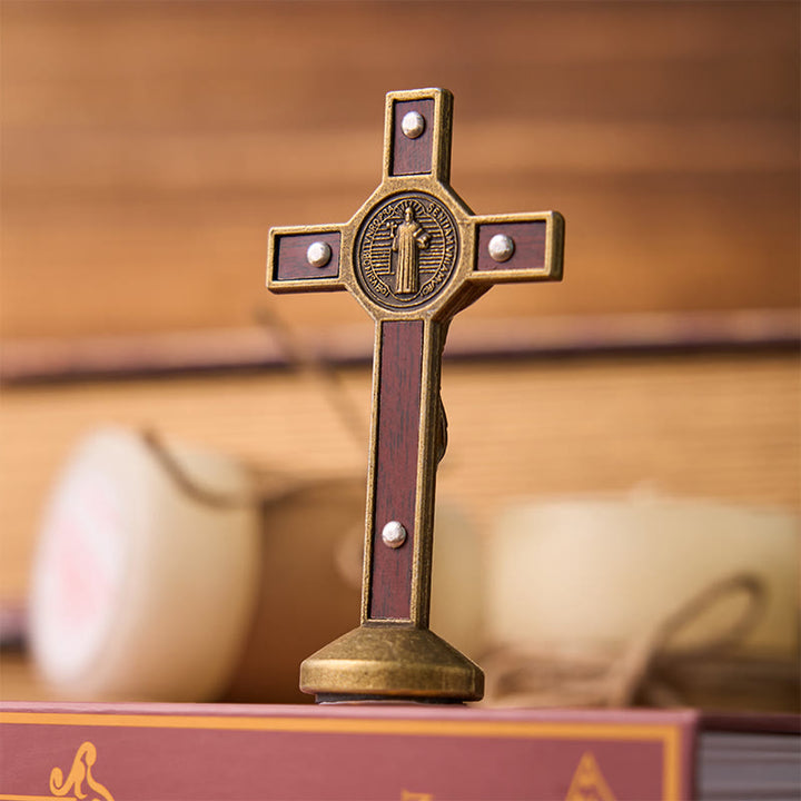 Christianartworkshop Europäisches klassisches traditionelles Benediktkreuz-Ornament mit Holzeinlage
