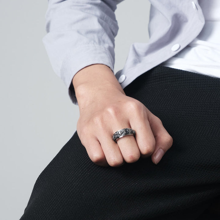Christianartworkshop Moderner Ring mit Totenkopf-Kreuz und Spinner aus Titanstahl