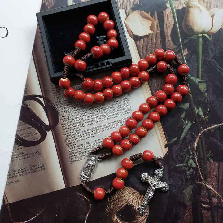 Christianartworkshop Rosenkranz „Unsere Liebe Frau von Guadalupe“ mit Kruzifix, rund, 10 mm, rote Keramik-Nylonschnur