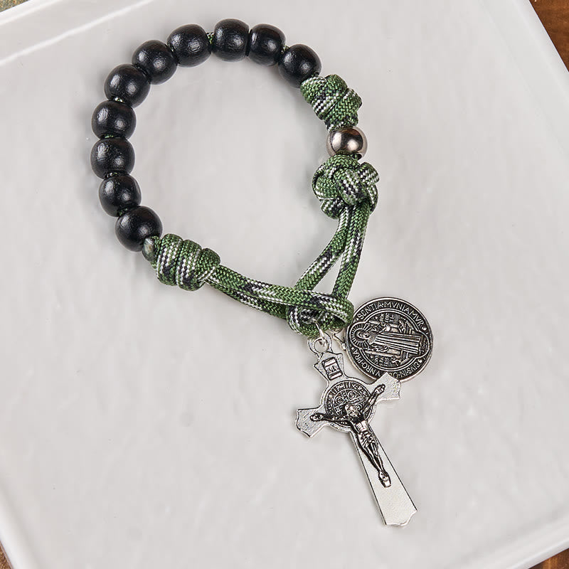 Christianartworkshop St. Benedikt-Medaille und Kruzifix aus 10 mm rundem schwarzem Holz und grünem Paracord-Taschenrosenkranz
