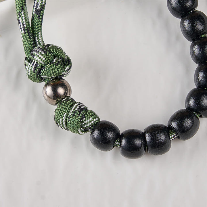 Christianartworkshop St. Benedikt-Medaille und Kruzifix aus 10 mm rundem schwarzem Holz und grünem Paracord-Taschenrosenkranz