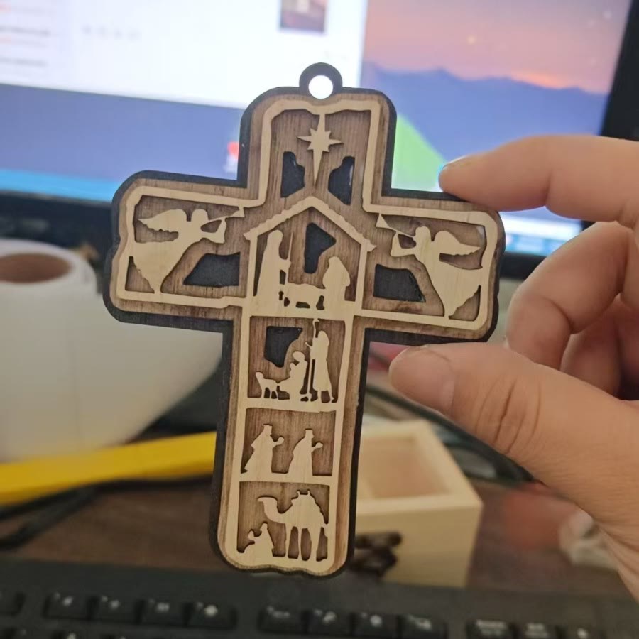 Christianartworkshop Weihnachtskrippe im klassischen Stil mit Kreuz, Engel, Lamm, Weihnachtskrippe, Hängeornamente - image 3