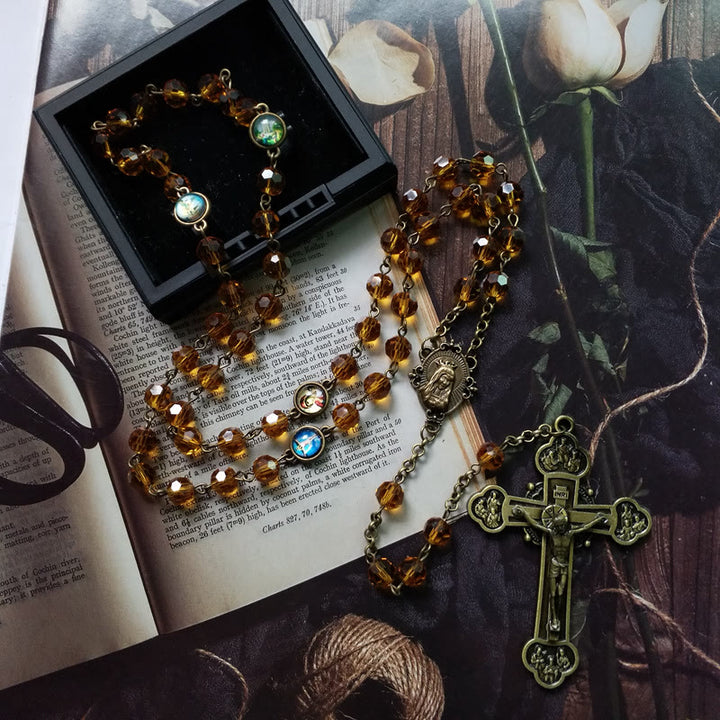 Christianartworkshop Rosenkranz mit Jungfrau Maria und Kruzifix, 8 mm, Polyeder, gelbe Glaslegierung