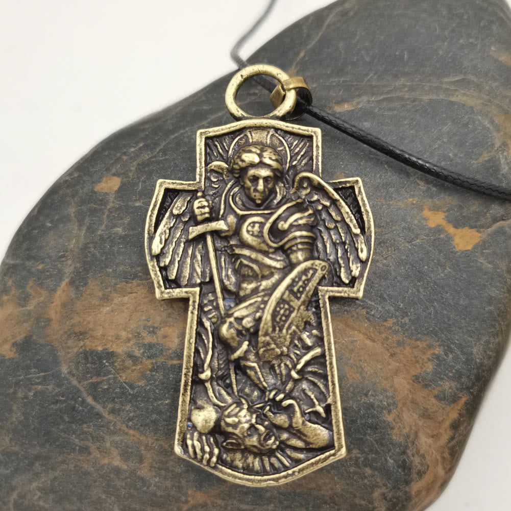 Christianartworkshop Halskette mit Anhänger aus Titan mit Medaille „Erzengel Michael, beschütze uns“ - Golden - Lederband - image 4