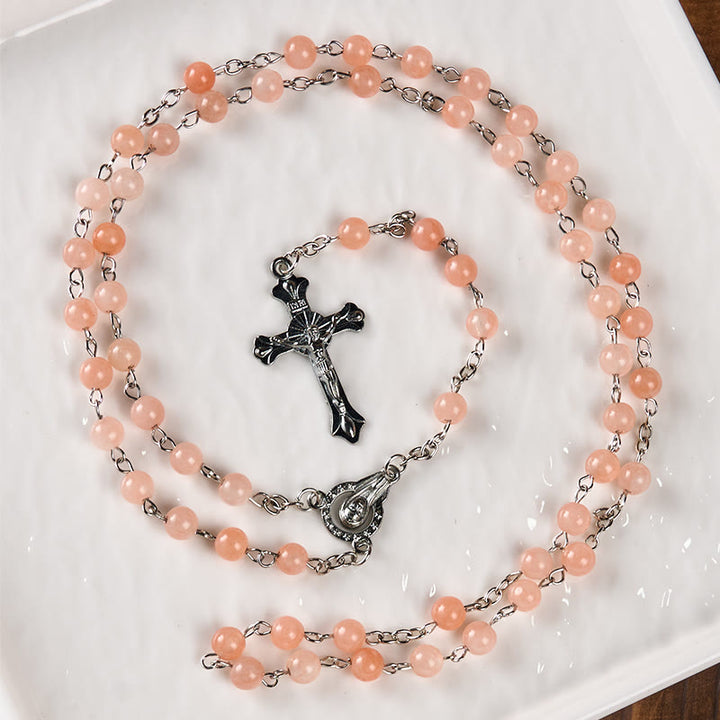 Christianartworkshop Rosenkranz „Unsere Liebe Frau vom Rosenkranz und Kruzifix“ aus 6 mm runder rosa Achat-Legierung