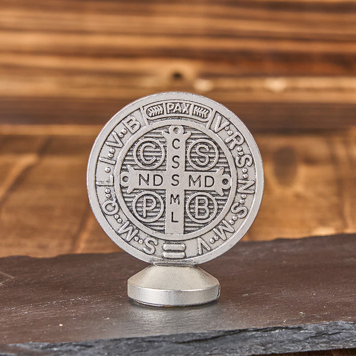Christianartworkshop Klassisches traditionelles Benedikt-Symbol aus Legierung, kleines, exquisit gefertigtes Ornament (6 Farben)