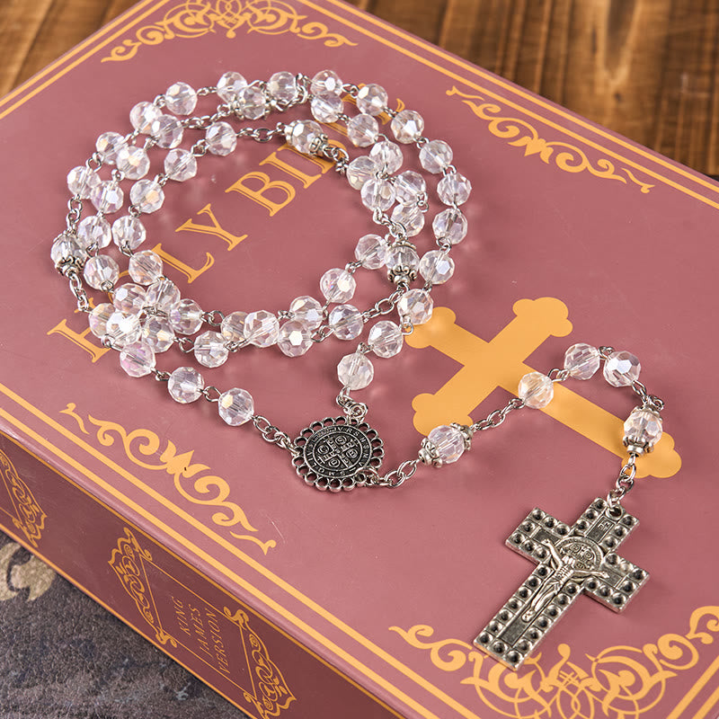 Christianartworkshop St. Benedikt-Medaille und Kruzifix aus 8 mm Polyeder, klare Kristalllegierung, Rosenkranzkette