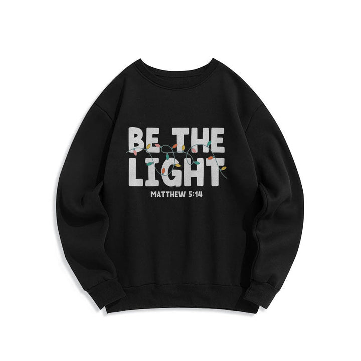 Christianartworkshop Zitat-Stil Be The Light Fleece-gefüttertes Polyester-Sweatshirt - Schwarz - 2XL - image 6