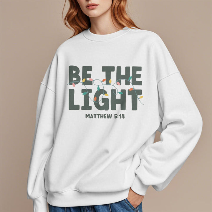 Christianartworkshop Zitat-Stil Be The Light Fleece-gefüttertes Polyester-Sweatshirt - image 4