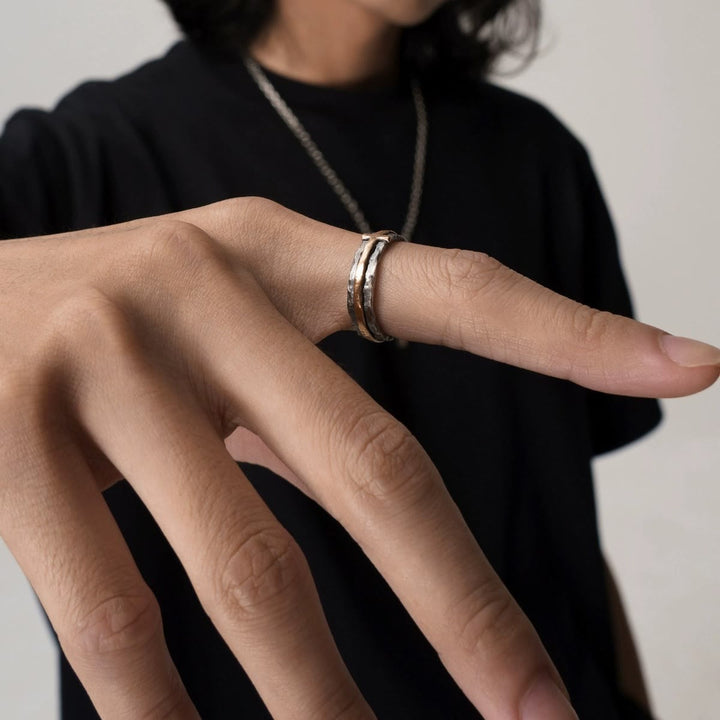 Christianartworkshop Ring im klassischen Stil mit rustikaler Eleganz und gesegnetem Kreuz