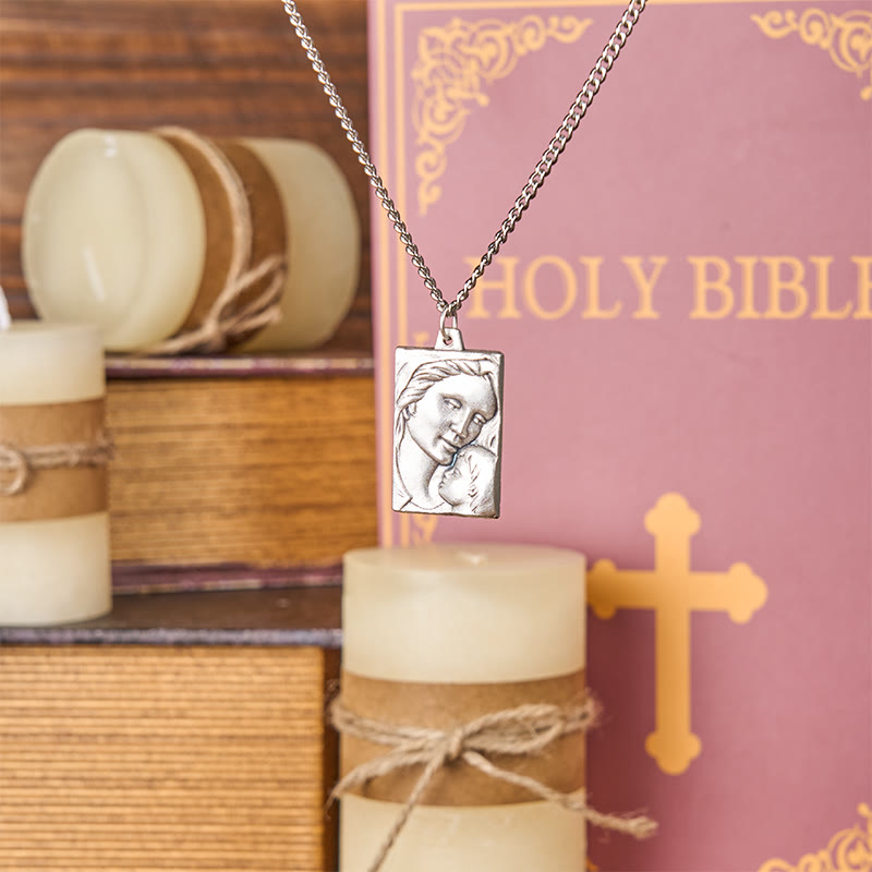 Christianartworkshop Halskette mit Amulett-Anhänger „Madonna mit Kind“ im klassischen Stil, geprägt