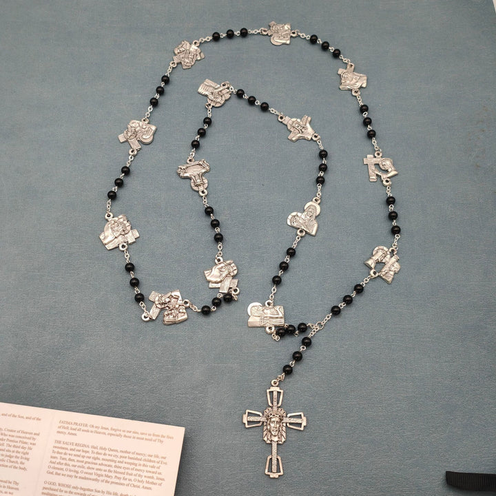 Christianartworkshop Via Crucis, die Stationen des Kreuzes, runder Rosenkranz aus rot/schwarzer Achatlegierung