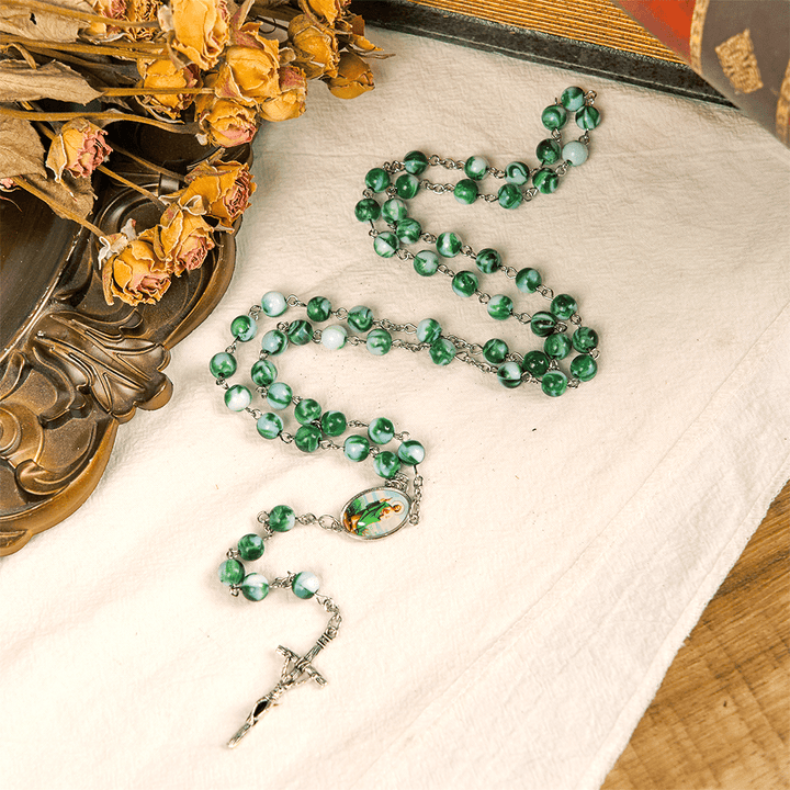 Christianartworkshop Rosenkranz mit Heiligem Judas Thaddäus und Kruzifix, 8 mm rund, grüne Kette aus Acryllegierung