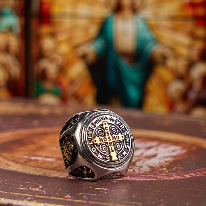 Christianartworkshop Ring im klassischen Stil mit dem Heiligen Benediktkreuz und dem göttlichen Glauben