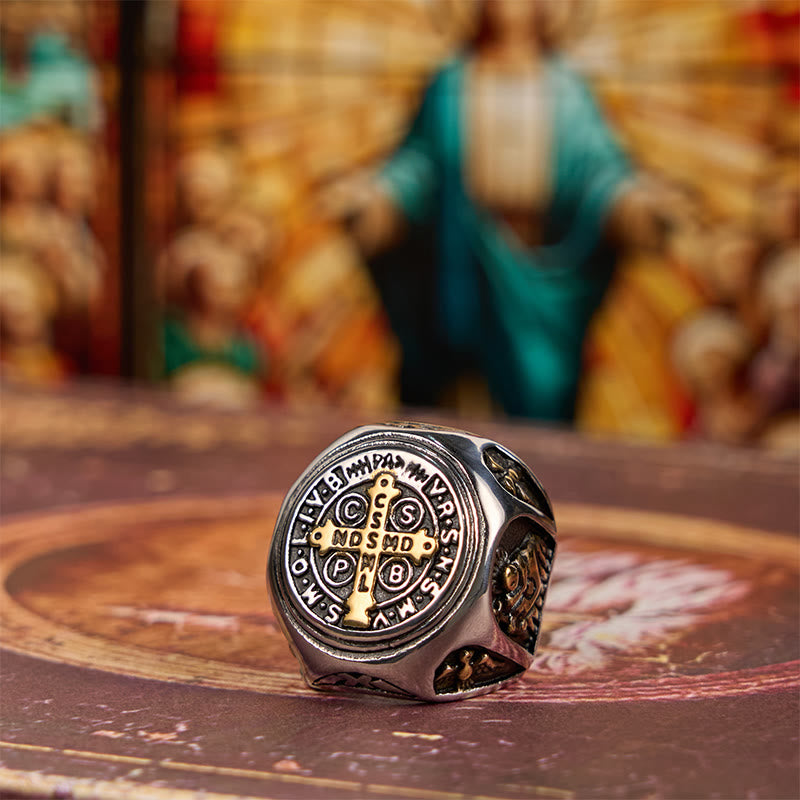 Christianartworkshop Ring im klassischen Stil mit dem Heiligen Benediktkreuz und dem göttlichen Glauben