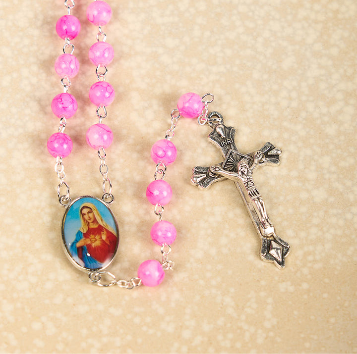 Christianartworkshop Rosenkranzkette mit dem Unbefleckten Herzen Mariens und Kruzifix, rund, 8 mm, rosa Glaslegierung