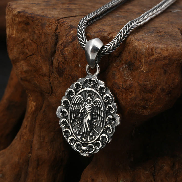Christianartworkshop Halskette mit Anhänger „Unsere Liebe Frau von Guadalupe und St. Michael“ aus Sterlingsilber im klassischen Stil - image 4