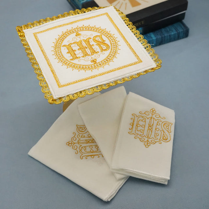 Christianartworkshop Set mit goldbesticktem Kelch, Schleier und Purifikator, religiöses Altarwäsche-Set (IHS-Design)