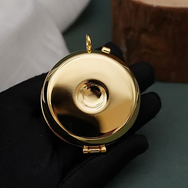 Christianartworkshop Vergoldete Pyxis mit „See This Man“-Muster – Heiliges Gefäß für die Heilige Eucharistie