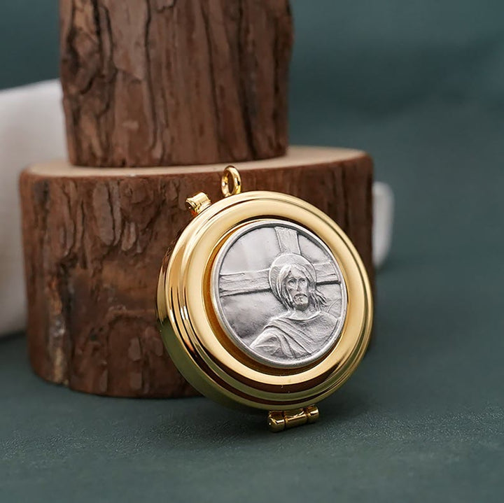 Christianartworkshop Vergoldete Pyxis mit „See This Man“-Muster – Heiliges Gefäß für die Heilige Eucharistie