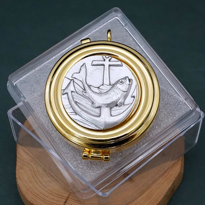 Christianartworkshop Vergoldete Pyxis mit Fisch- und Anker-Design – Tragbarer und eleganter Eucharistiehalter