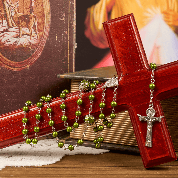Christianartworkshop St. Benedikt-Medaille und Dreifaltigkeitskreuz, 6 mm, grüne Blumenkugel, Gebetsperlen, Rosenkranz