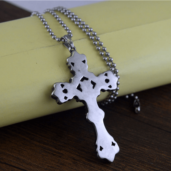 Christianartworkshop Verzierte Kruzifix-Halskette – Ein tiefgründiges Symbol der Hingabe und des zeitlosen Glaubens