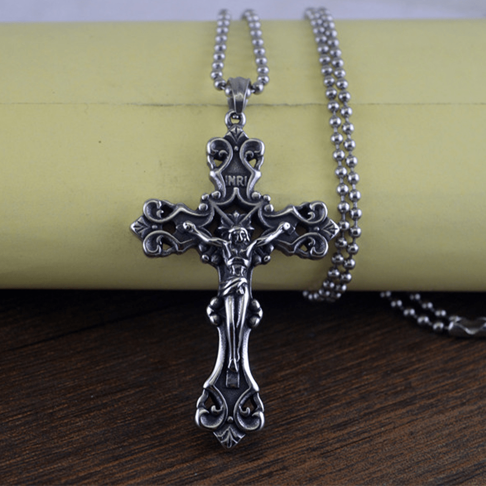 Christianartworkshop Verzierte Kruzifix-Halskette – Ein tiefgründiges Symbol der Hingabe und des zeitlosen Glaubens