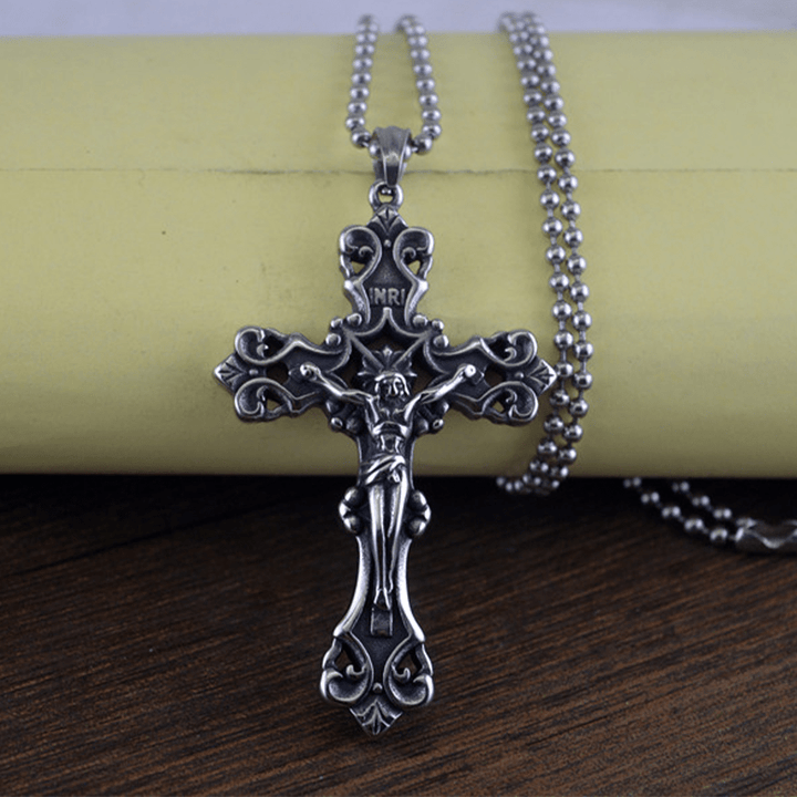 Christianartworkshop Verzierte Kruzifix-Halskette – Ein tiefgründiges Symbol der Hingabe und des zeitlosen Glaubens