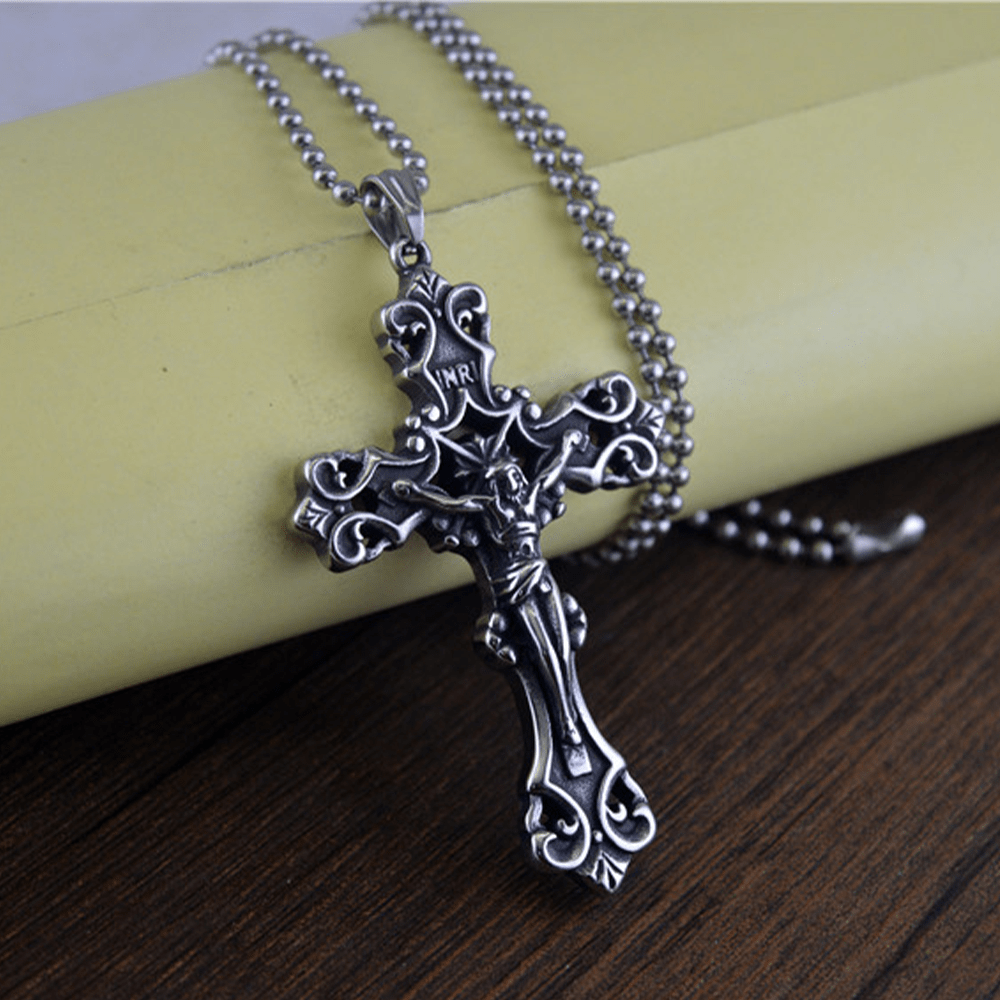 Christianartworkshop Verzierte Kruzifix-Halskette – Ein tiefgründiges Symbol der Hingabe und des zeitlosen Glaubens