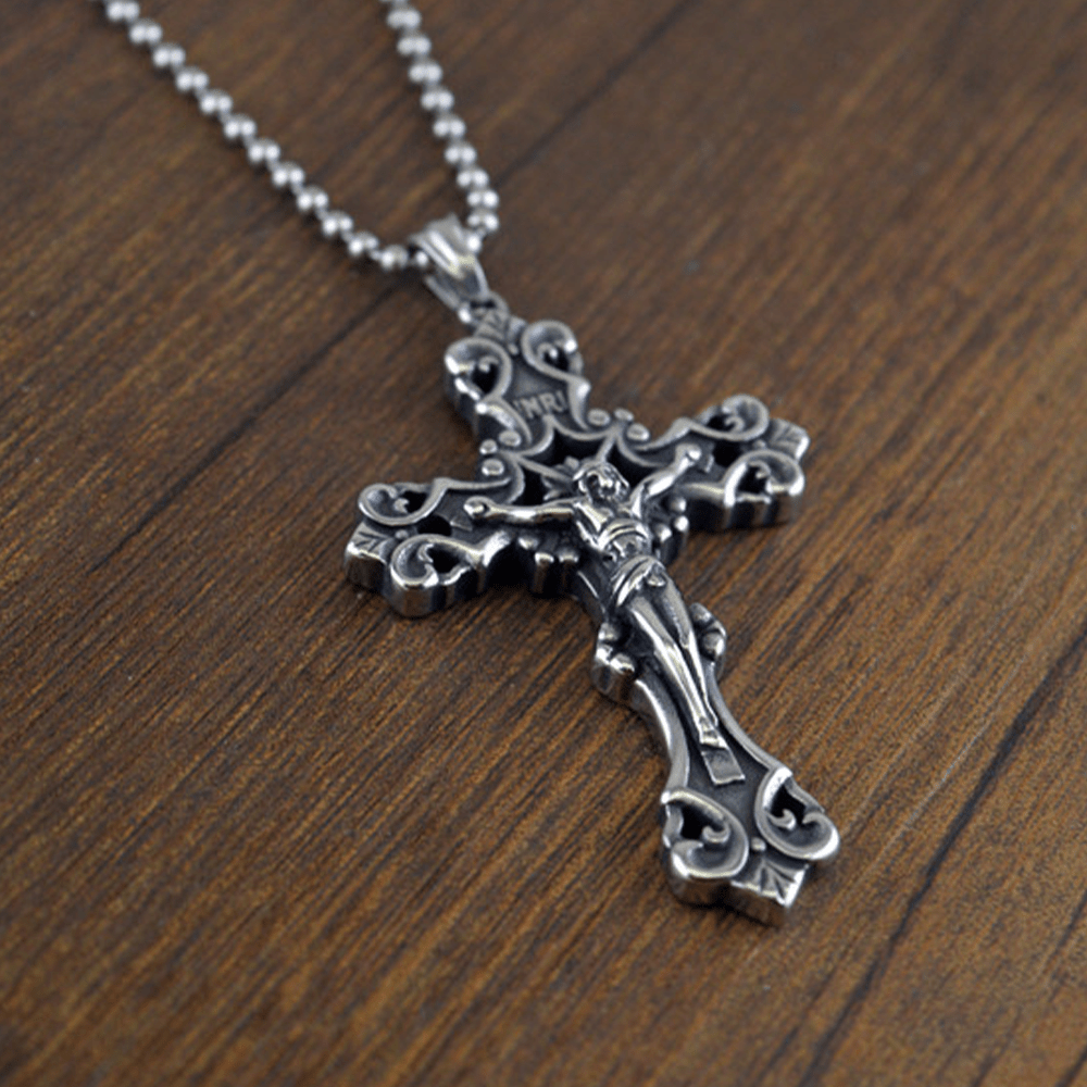 Christianartworkshop Verzierte Kruzifix-Halskette – Ein tiefgründiges Symbol der Hingabe und des zeitlosen Glaubens