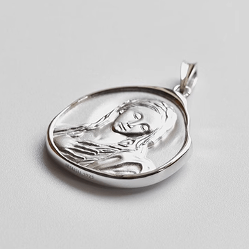 Christianartworkshop Halskette mit Gebetsmedaillon aus antikem Emaille-Silber – ein Anhänger der Hingabe und Eleganz - image 1