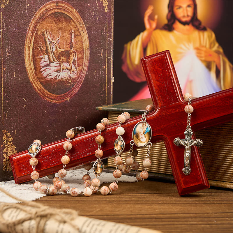 Christianartworkshop Rosenkranz mit Gebetsperlen „Unsere Liebe Frau, betet für uns“ und Kruzifix aus 8 mm rotem Stein