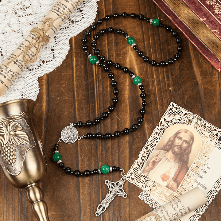 Christianartworkshop St. Benedikt und Kruzifix aus 8 mm Obsidian und Jade, handgefertigter Rosenkranz aus Perlen – Glaube und heilige Verbindung - image 7