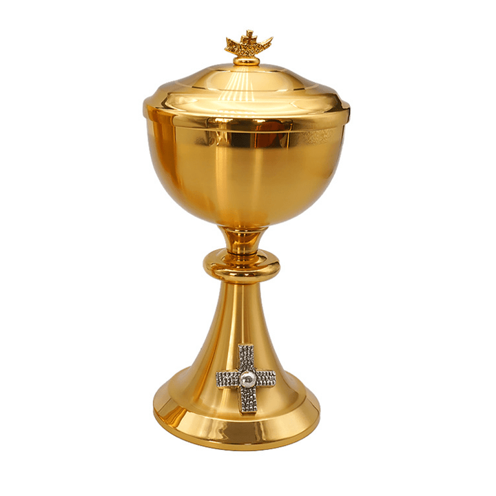Christianartworkshop Exquisiter, goldfarbener, mit Kreuz verzierter Kelch und Pyxis – Göttliche Gefäße für die heilige Kommunion