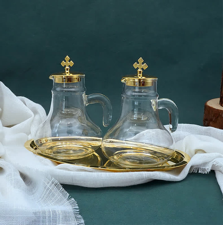 Christianartworkshop Elegantes Menage-Set aus Glas mit Messingbesatz und Kreuzmotiv – Traditionelles Anbetungszubehör