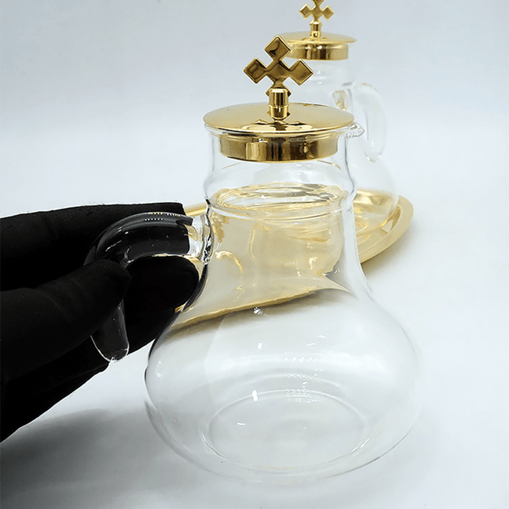 Christianartworkshop Elegantes Menage-Set aus Glas mit Messingbesatz und Kreuzmotiv – Traditionelles Anbetungszubehör